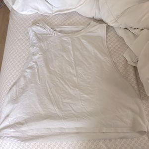 super cute and comf athletic top